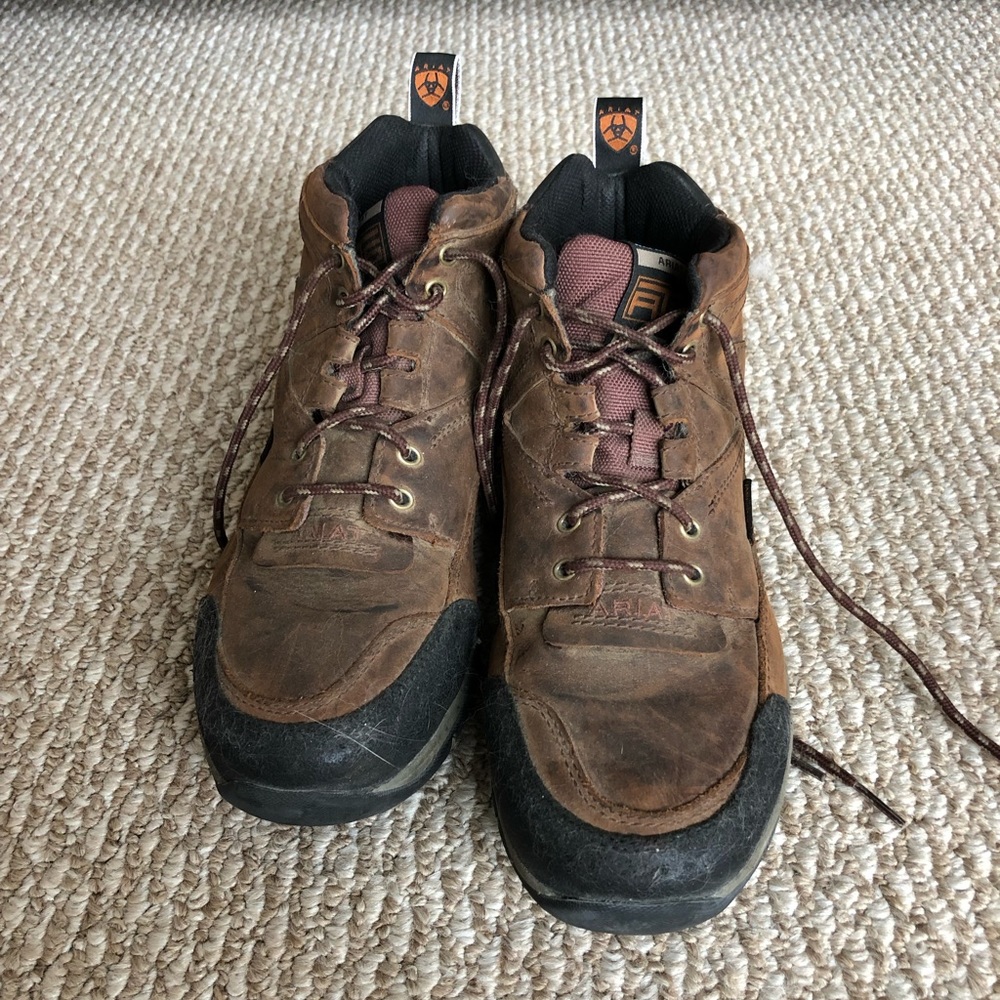 Ariat hiking boots size 9.5